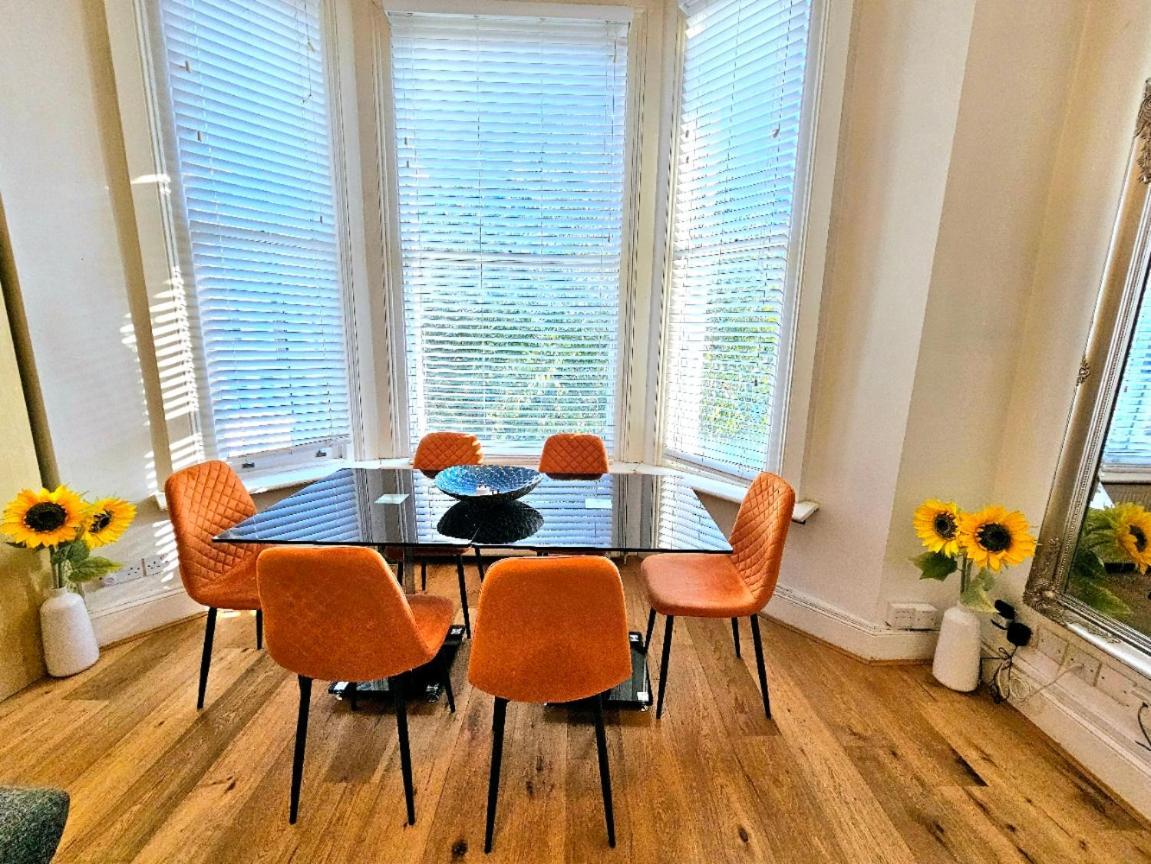 Charming Home With Private Balcony, On 1St Floor, With 2 Bathrooms, 3 Min Walk To Earl'S Court Station لندن المظهر الخارجي الصورة