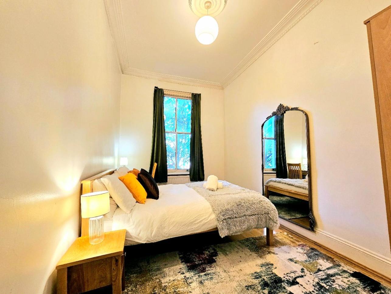 Charming Home With Private Balcony, On 1St Floor, With 2 Bathrooms, 3 Min Walk To Earl'S Court Station لندن المظهر الخارجي الصورة