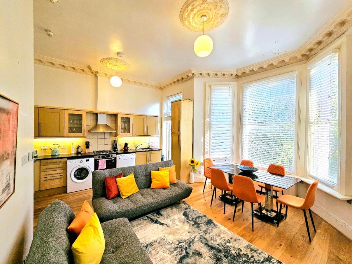Charming Home With Private Balcony, On 1St Floor, With 2 Bathrooms, 3 Min Walk To Earl'S Court Station لندن المظهر الخارجي الصورة