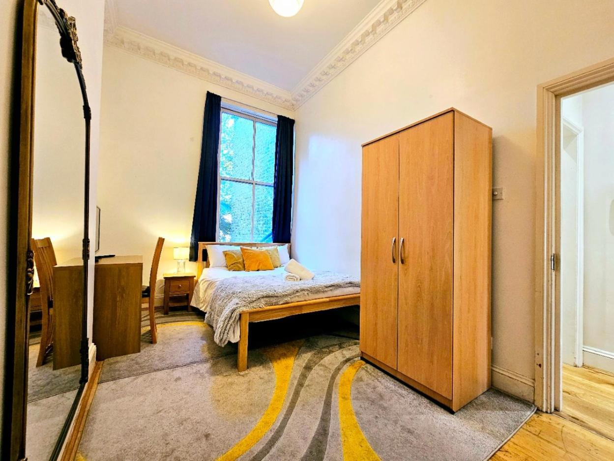 Charming Home With Private Balcony, On 1St Floor, With 2 Bathrooms, 3 Min Walk To Earl'S Court Station لندن المظهر الخارجي الصورة